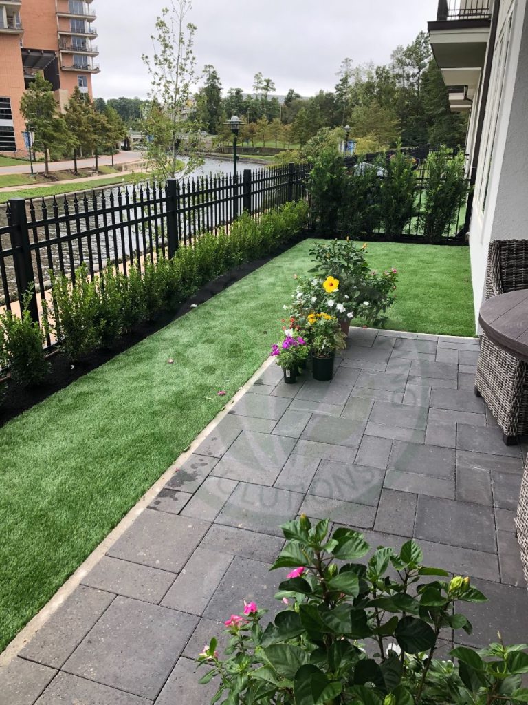 artificial turf installation in the woodlands